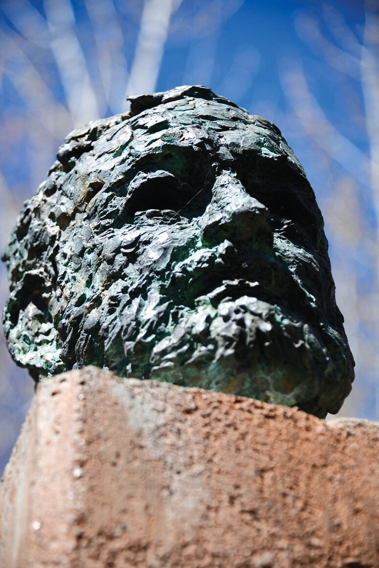 21-05-12 hemingway Memorial 6 Roland.jpg
